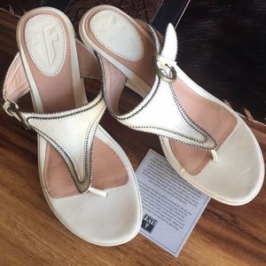 Frye all leather Brooke thong sandals 8M